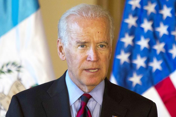 بايدن: ترامب تجاهل تحذيرات خبراء الصحة وتسبّب بتفشّي الوباء