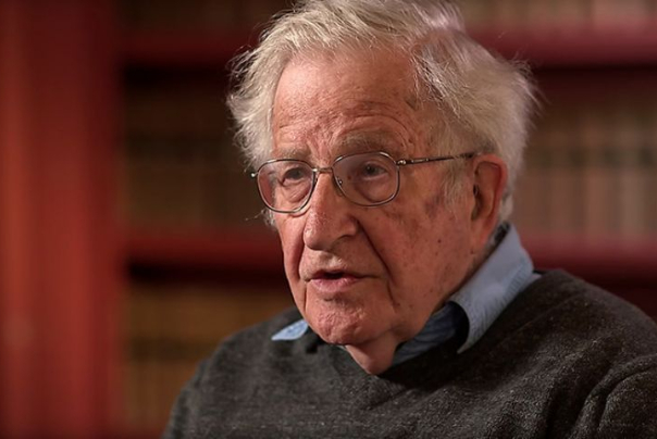 الفيلسوف الأمريكي تشومسكي: وباء كورونا أمر فظيع لكن ما تقوم به إدارة ترامب أفظع