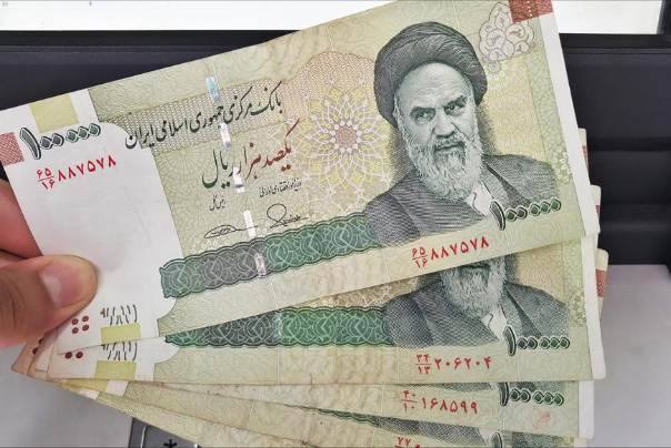 برلمان ايران يوافق على تغيير العملة من الريال الى التومان