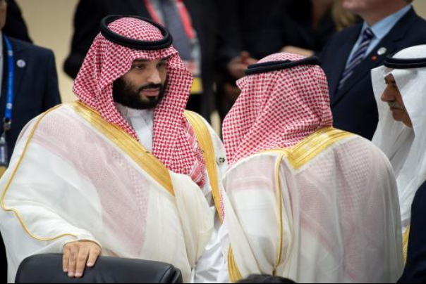 اقتصاد السعودية في مأزق.. عجز مالي وقروض مليارية إثر أزمتي النفط وكورونا