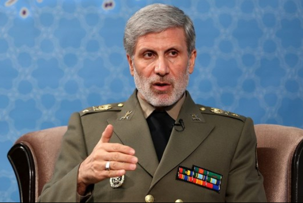 ايران تحذّر البحرية الأمريكية من اعتراض ناقلات النفط الايرانية