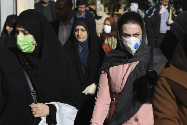 إيران تسجل انخفاضا في الإصابات بكورونا