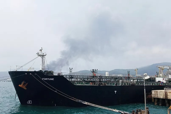 بالفيديو.. ثالث ناقلة نفط إيرانية تصل إلى المياه الفنزويلية