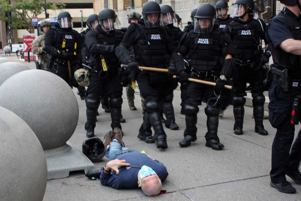 دعوات دولية للتحقيق في ممارسات الشرطة الامريكية ضد المحتجين