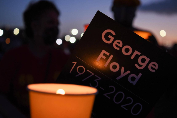 احتجاجات أمريكا.. الآلاف يودعون فلويد في جنازة مهيبة ويتعهدون بتحقيق العدالة