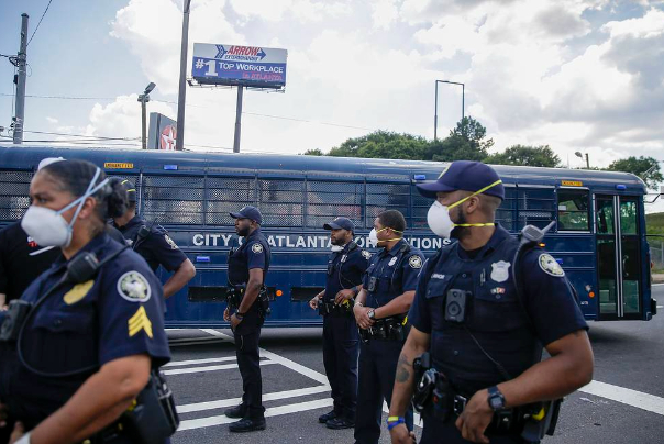 أمريكا.. الاحتجاجات تشتعل مجدّداً بعد مقتل مواطن أسود برصاص شرطي في أتلانتا