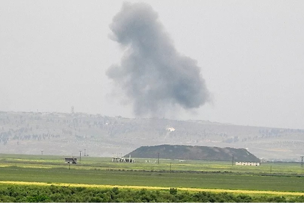 سوريا.. الجيش يستهدف مسلحين جنوبي إدلب وقوات أمريكية تدخل إلى القامشلي