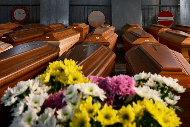 كورونا في أمريكا.. إجمالي الوفيات يرتفع إلى 115 ألفا و347 حالة