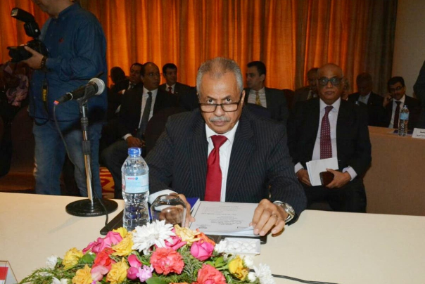 وزير في حكومة هادي يستقيل.. ويتهم دولا بينها السعودية بالسعي لتمزيق اليمن