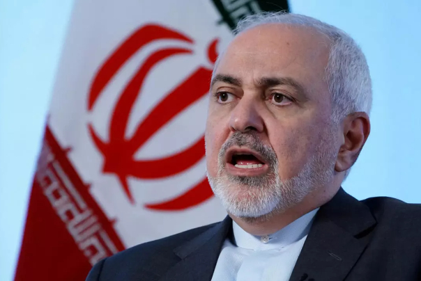 وزير الخارجية الإيراني يؤكد على تنمية العلاقات بين ايران والكويت.