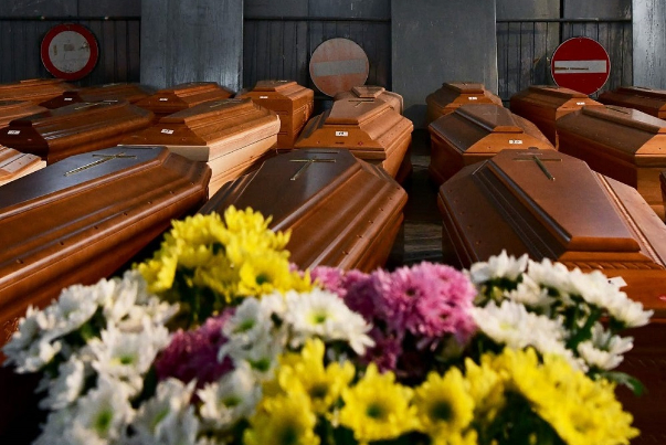 كورونا في أمريكا.. 77 ألف إصابة ونحو ألف حالة وفاة خلال يوم واحد