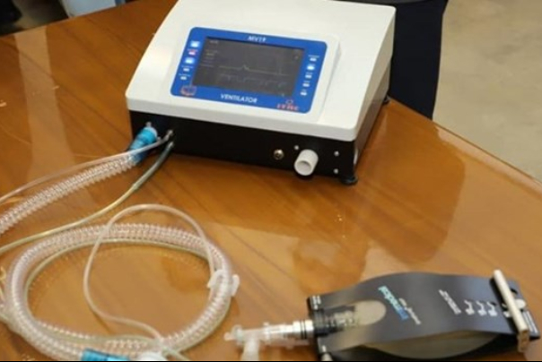 ايران تزيح الستار عن جهاز تنفس صناعي محمول