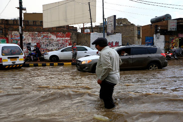 أضرار مادية كبيرة ووفاة وإصابة 255 شخصا جراء سيول وأمطار في اليمن