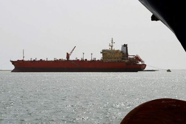 شركة النفط اليمنية: تحالف العدوان يحتجز 18 سفينة نفطية