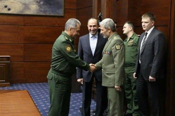 لقاء وزيري الدفاع الإيراني والروسي لتوسيع دائرة التعاون