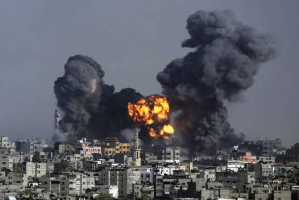 الكيان الصهيوني يستهدف بالمدفعية عدة مواقع بغزة