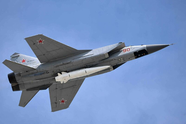 مقاتلة روسية تعترض طائرتين أمريكية وبريطانية فوق بحر بارينتسيفو