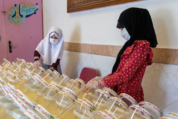 ايران تفتح أبواب المدارس وسط إجراءات صحّية مشدّدة (صور)