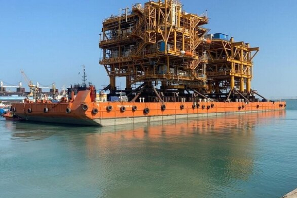 إيران تنجح بتركيب منصة بحرية بحقل " هنديجان" النفطي