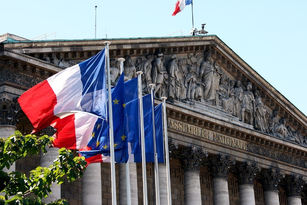 الخارجية الفرنسية: على القوى السياسية اللبنانية الاختيار بين تعافي بلدها أو انهياره