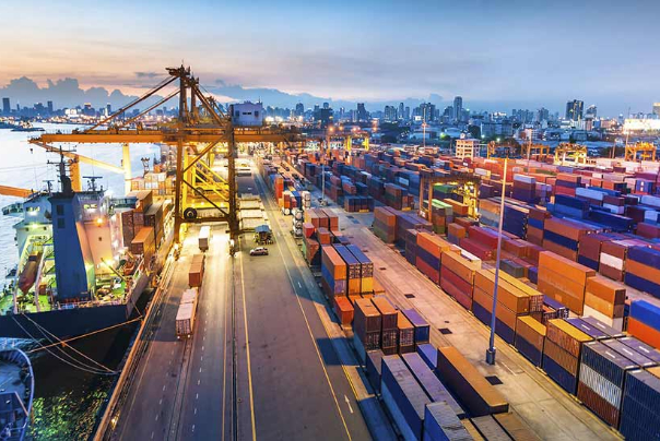 ايران بصدد إنشاء 8 مناطق تجارية وصناعية حرّة