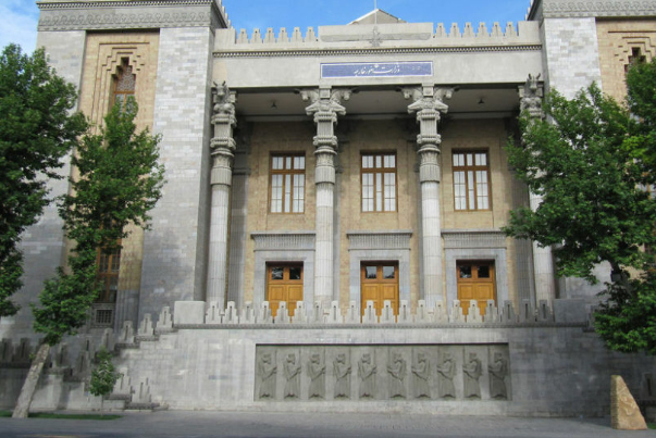 الخارجية الايرانية تعتبر اليوم انتصارا للجمهورية الإسلامية وتصدر بيانا بشأن انتهاء القيود التسليحية