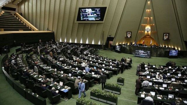 البرلمان الايراني يطالب فرنسا بالاعتذار عن الإساءة للرسول الأكرم (ص)