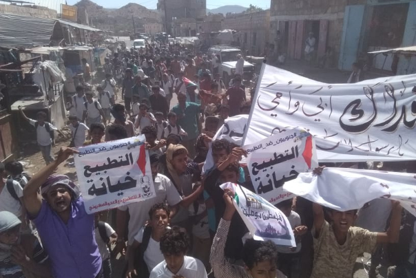 تواصل الاحتجاجات في اليمن استنكارا للإساءات الفرنسية وتنديدا بالتواجد الإسرائيلي في سقطرى