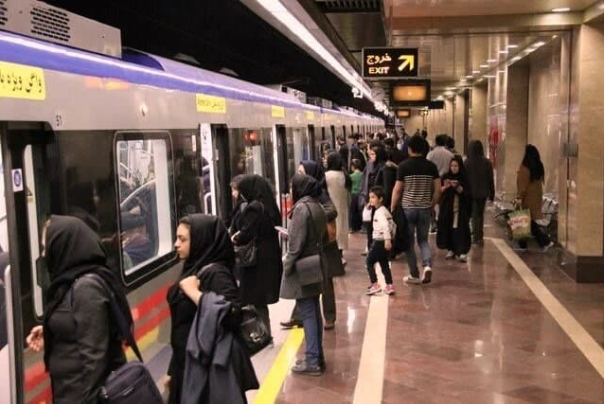 انتقاد شورای شهری‌ها از تغییر ساعت کار مترو