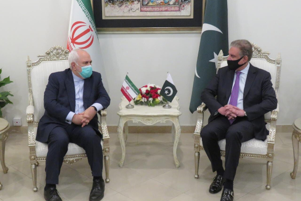 ظريف يبحث دعم السلام في المنطقة مع كبار المسؤولين الباكستانيين