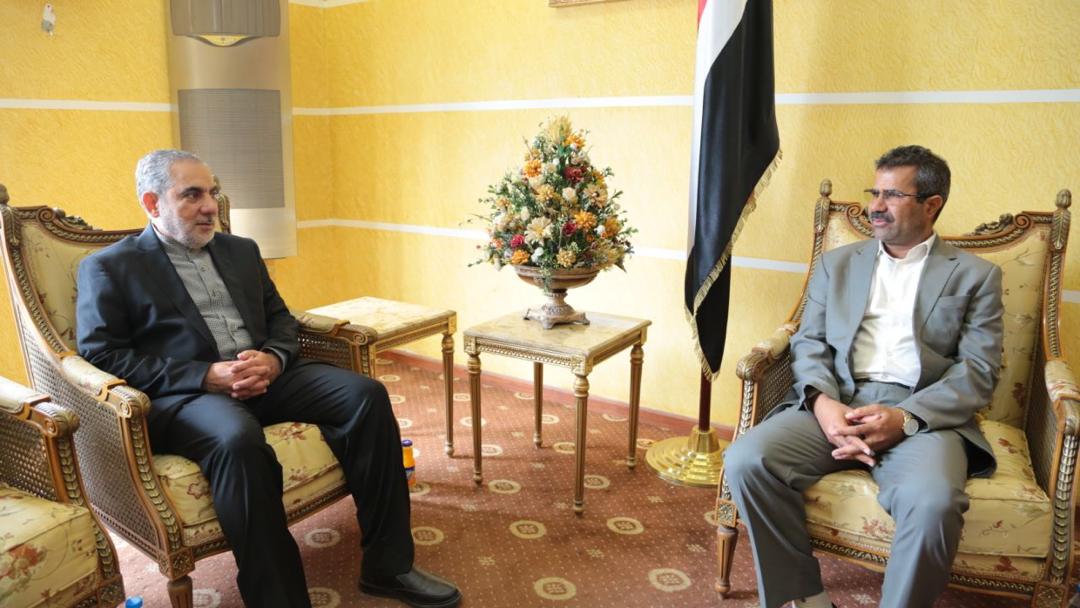 نائب وزير الكهرباء اليمني يبحث مع السفير الإيراني سبل التعاون