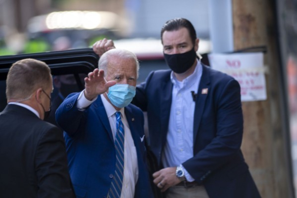 أمريكا.. بايدن مصاب بكسور وترامب يخبّئ "هدايا مسمومة" له