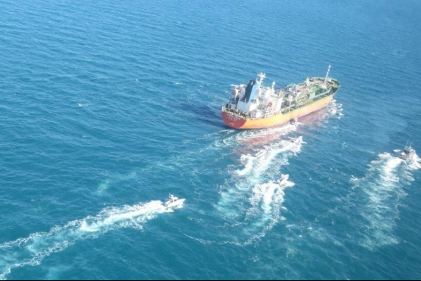 توقیف کشتی کره‌ای به دلیل ایجاد آلودگی در خلیج فارس