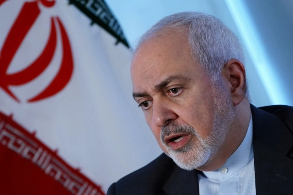 ظريف: الذين استسلموا لغطرسة ترامب يدينون الآن هجومه على سيادة القانون