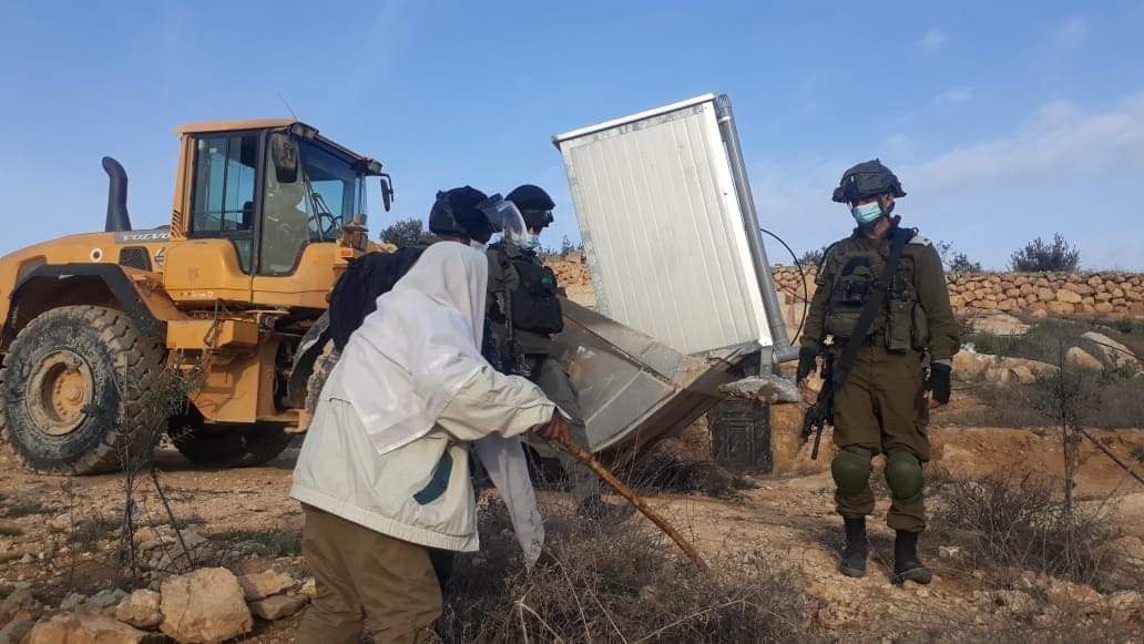 فلسطين.. جيش الاحتلال يهدم مسجدا بالضفة ومواجهات ليلية بالقدس