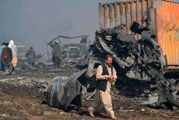 فتح الحدود بين ايران وافغانستان بعد اغلاقها جراء حريق الجمارك