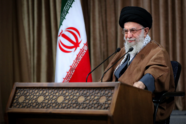 قائد الثورة: تعلّمنا من القرآن أن نعامل من لا يضمرون لنا العداء بسلوك حسن