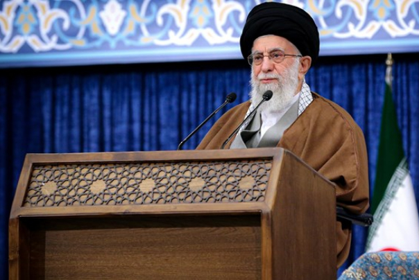 الإمام الخامنئي: العام الايراني المنتهي عام هزيمة الضغوط الأمريكية على إيران