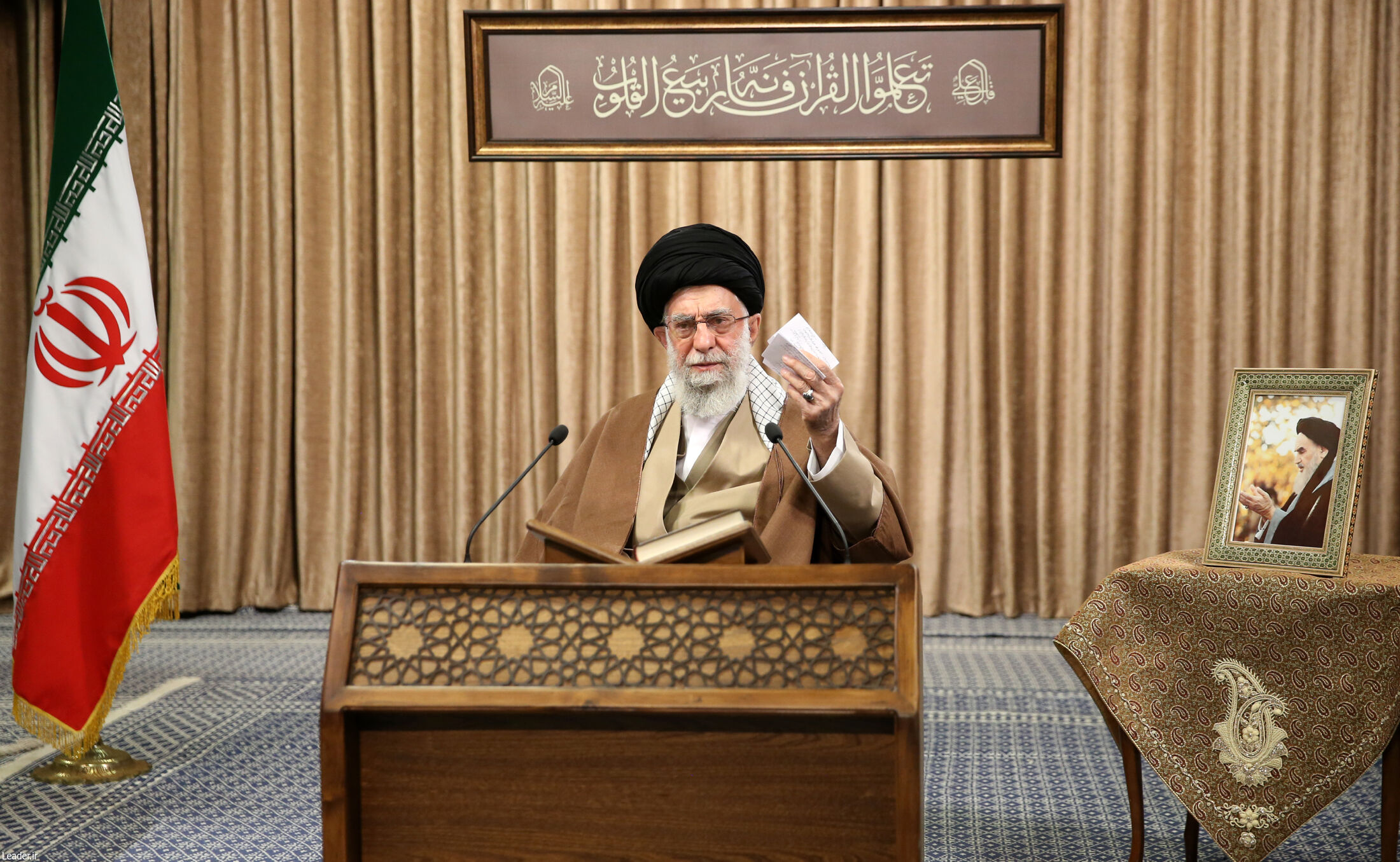 آیت‌الله خامنه‌ای: مذاکره فرسایشی برای کشور ضرر دارد/ اول باید آمریکا تحریم‌ها را بردارد