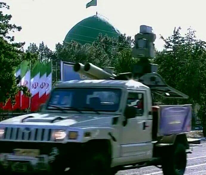 بمناسبة يوم الجيش الايراني.. استعراض عسكري مهيب والكشف عن أسلحة جديدة