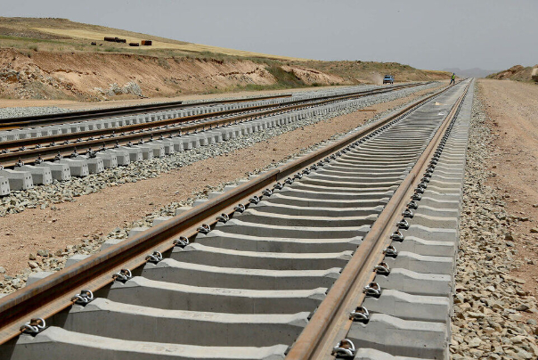 وزير الطرق الايراني: مد 2500 كم من خطوط سكك الحديد خلال 4 اعوام