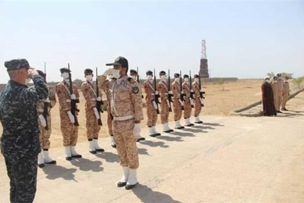 الادميرال خانزادي يتفقد جهوزية الأسطول البحري جنوبي البلاد