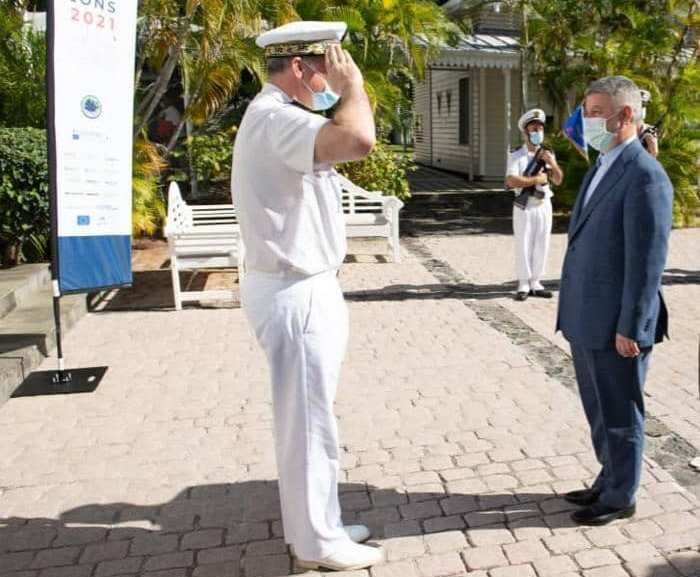 قائد البحرية الفرنسية يستقبل الأدميرال خانزادي في جزيرة ريونيون