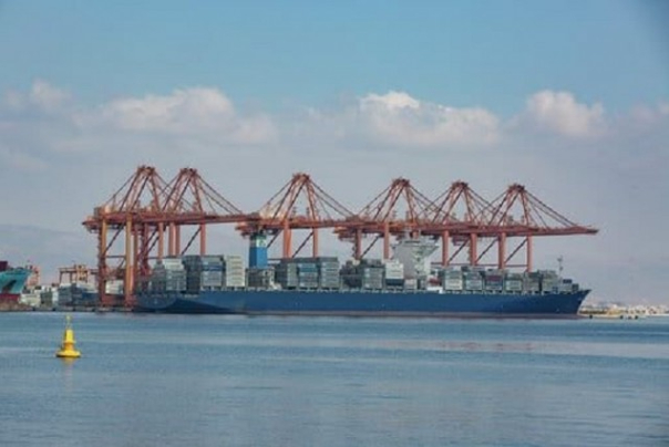 عمان تدعو ايران الى الاستثمار في تطوير ميناء السويق