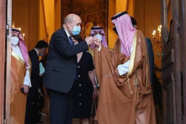 مالذي تباحث به وزير الخارجية السعودي مع نظيره الفرنسي في باريس؟
