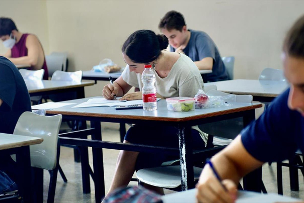 "חלום שמתמסמס רק בגלל השכר": אין מורים - כיתות הפיזיקה נסגרות