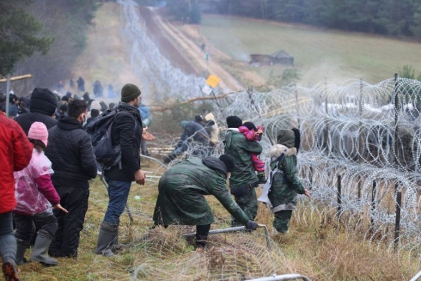 المهاجرون على حدود بيلاروسيا وبولندا.. ضحايا حقوق البشر الغربية