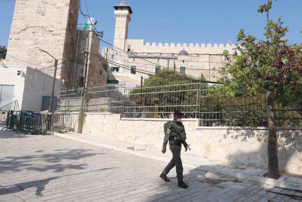 חילול מסגד איברהימי על ידי נשיא ישראל בהתאם לתוכניות תל אביב לייהוד שטחים פלסטיניים