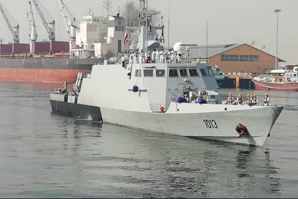 سفن حربية باكستانية ترسو في ميناء بندرعباس لتعزيز العلاقات العسكرية