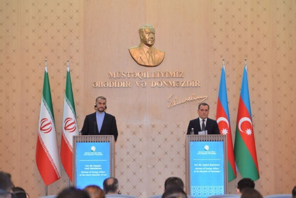 وزير الخارجية الايراني يكشف عن خارطة طريق لتنمية العلاقات مع باكو